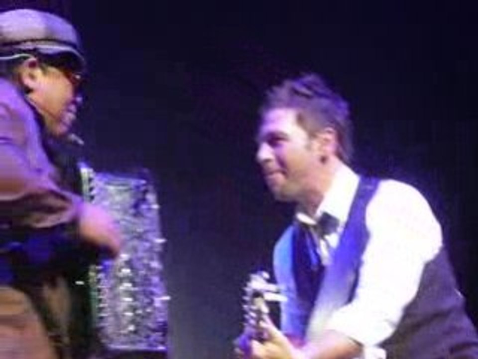 Christophe Maé et son musicien 02/11/2008 Rouen