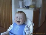 Bebe fou de rire