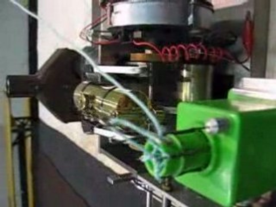 Tricotin entraîné par moteur Stirling / Knitting machine