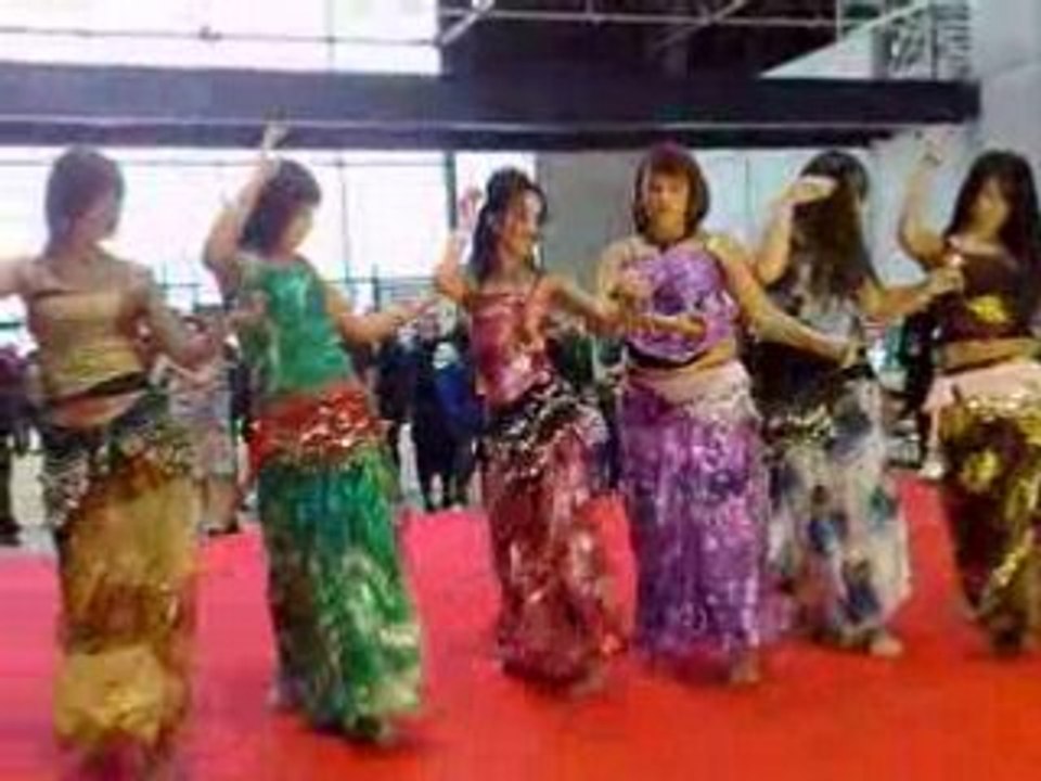 DANSEUSES ORIENTALES...ALLEZ LES FILLES.....