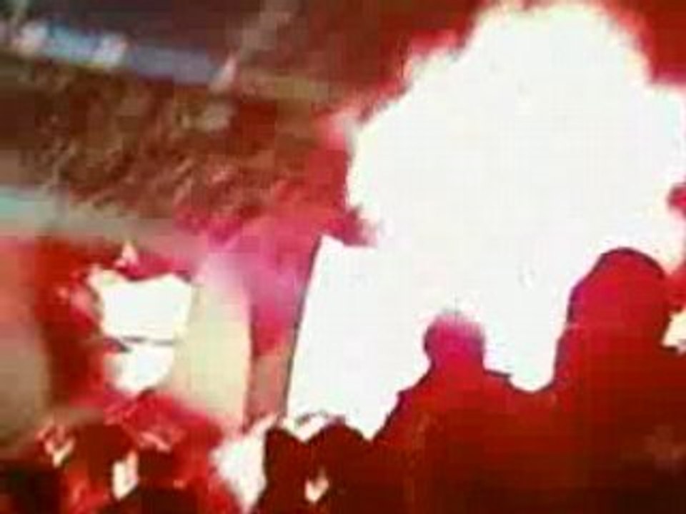 Psg-Lille Entrée des joueurs (Fumigènes G Rouge et S.A.)