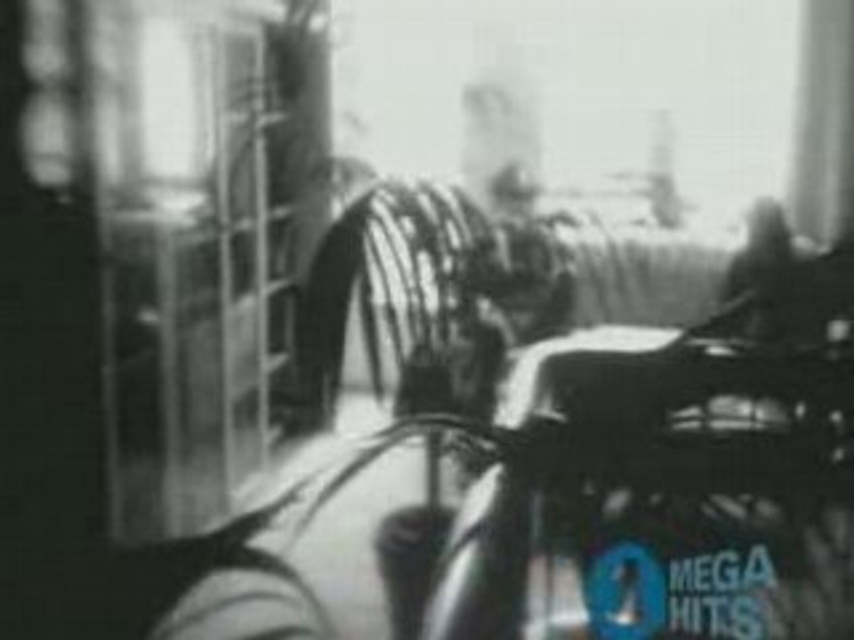 Mazzy Star - Fade Into You (Black White Version)