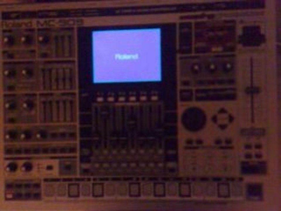 ROLAND Mc 909