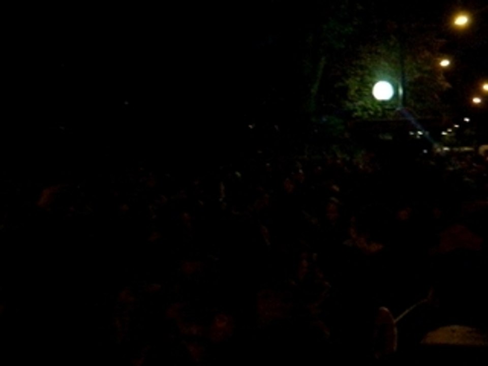 "Aux armes" à l'entrée du Parc