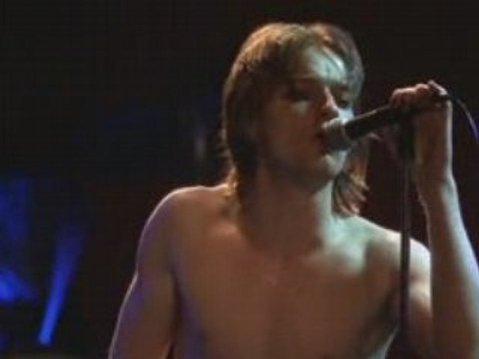 Ewan Mcgregor singing Tv Eyes