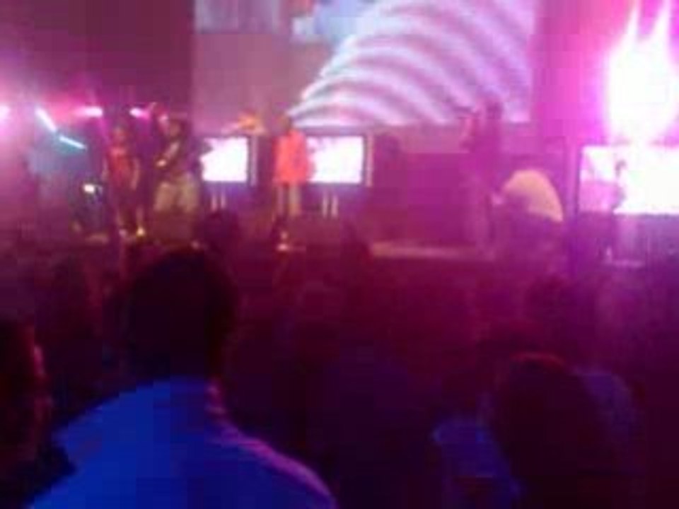 EnjoyDancePart2 - 22 - Dim Chris Sucker !