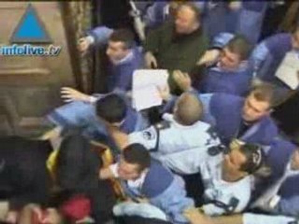 Bagarre violente entre fidèles grecs et arméniens