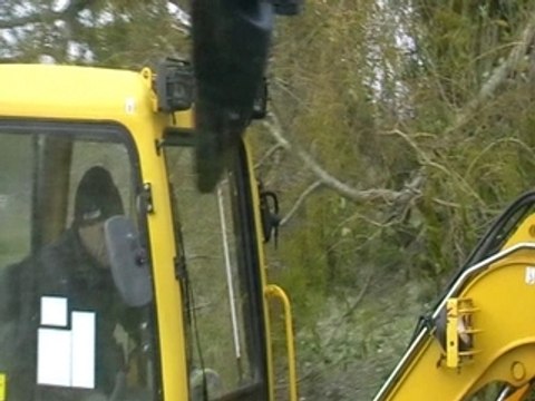emmanuel lacroix, chef de chantier, à la pelleteuse