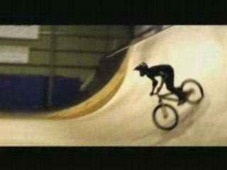 [MTB] Lance Mc Dermott Training in a Skatepark [Goodspeed]