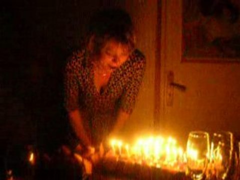 Audrey souffle ses bougies