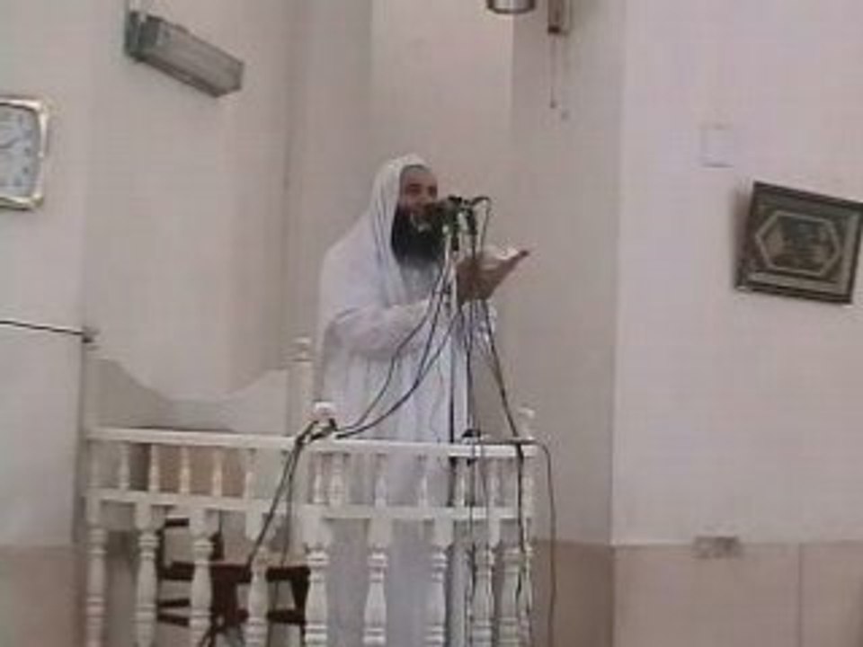 مقطع جميل ومبكى لفضيلة الشيخ الحبيب محمد حسان حفظه الله