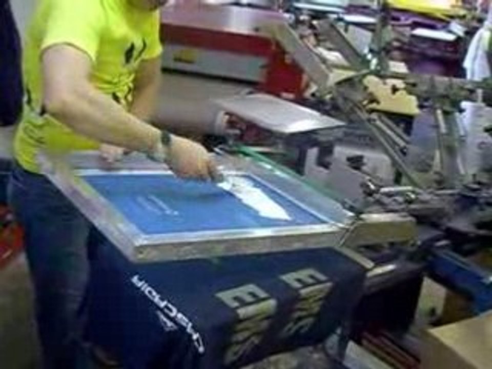 Custom T-Shirts Screen Printing process - Artik