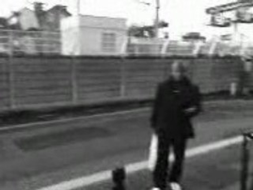 un boug fou qui sui lé gens(06)