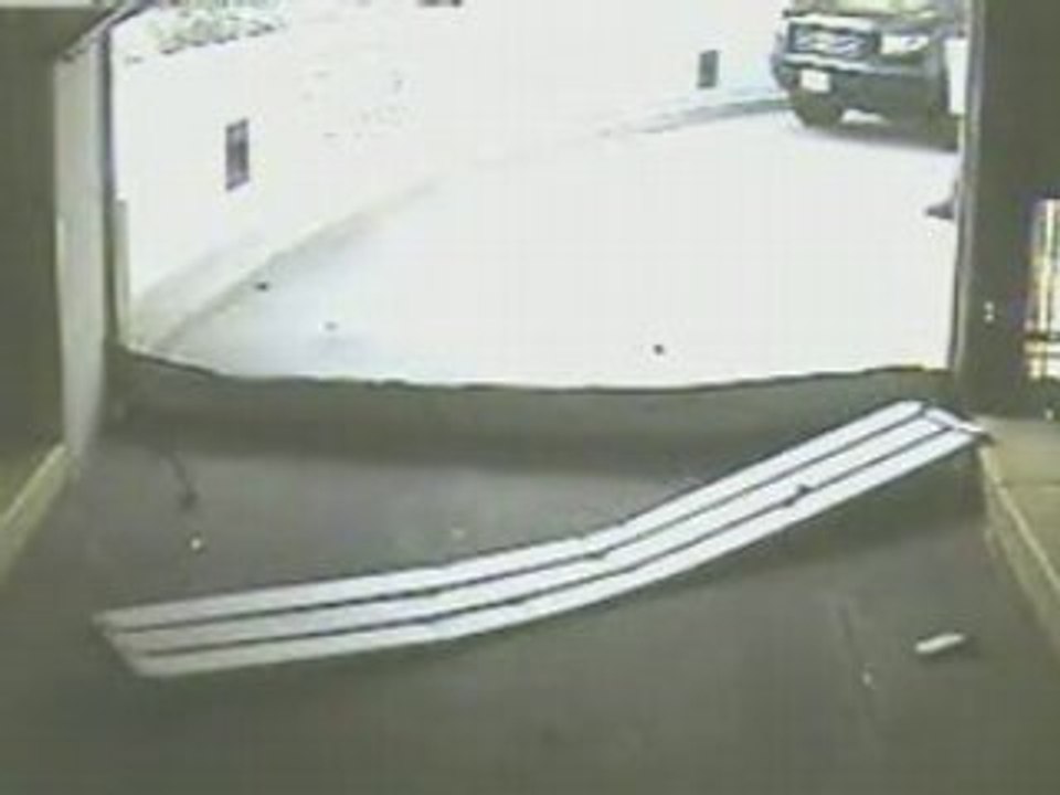 BMW X5 vs Garage
