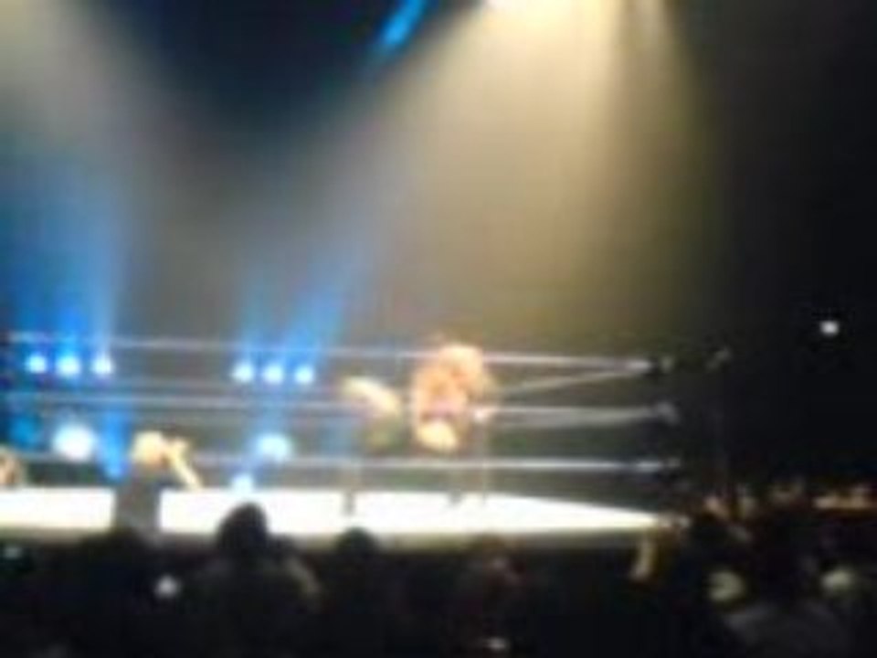 WWE Bruxelles - R-Truth vs Kendrick vs Benjamin 3