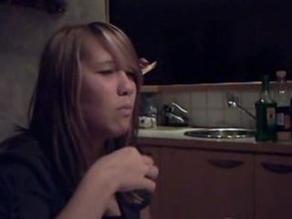 Cap ou pas cap de manger une croquette?( Laura, Charlène)