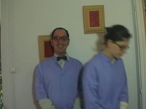 La problèmatique de la jupe relevée en sortant des toilettes