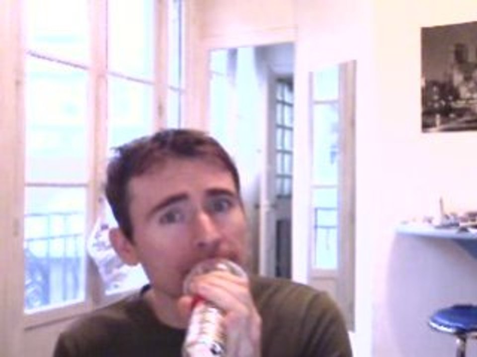 Wiwi égratigne "Avec les mains avec la bouche"