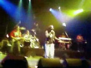 Alpha blondy - Ne tirez pas sur l'ambulance (Live Boulogne)