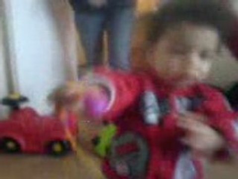 Noah Chante joyeux anniversaire