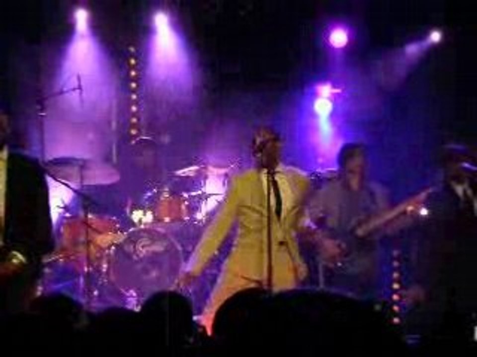 Raphael Saadiq - Love That Girl [Live In Paris]