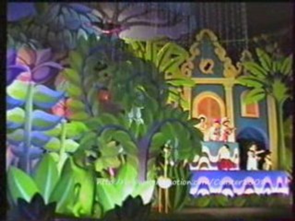 Disneyland Resort Paris - It's Small Word (Onride)