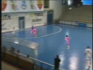 Incredibile rovesciata a calcetto