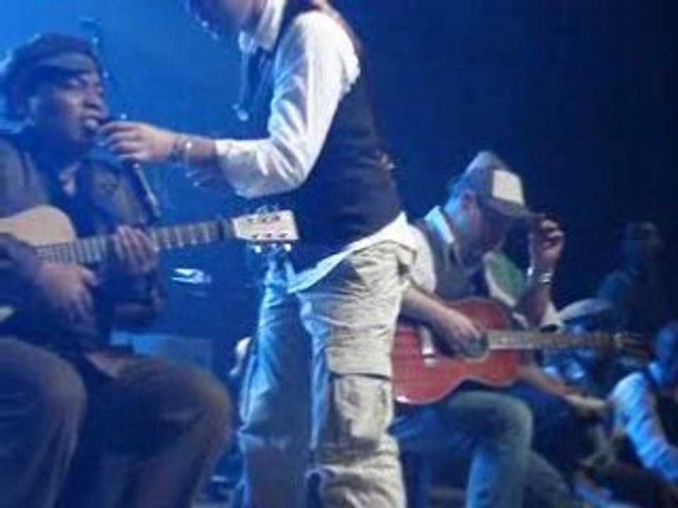 christophe Maé a 4 pattes et mélina qui chante