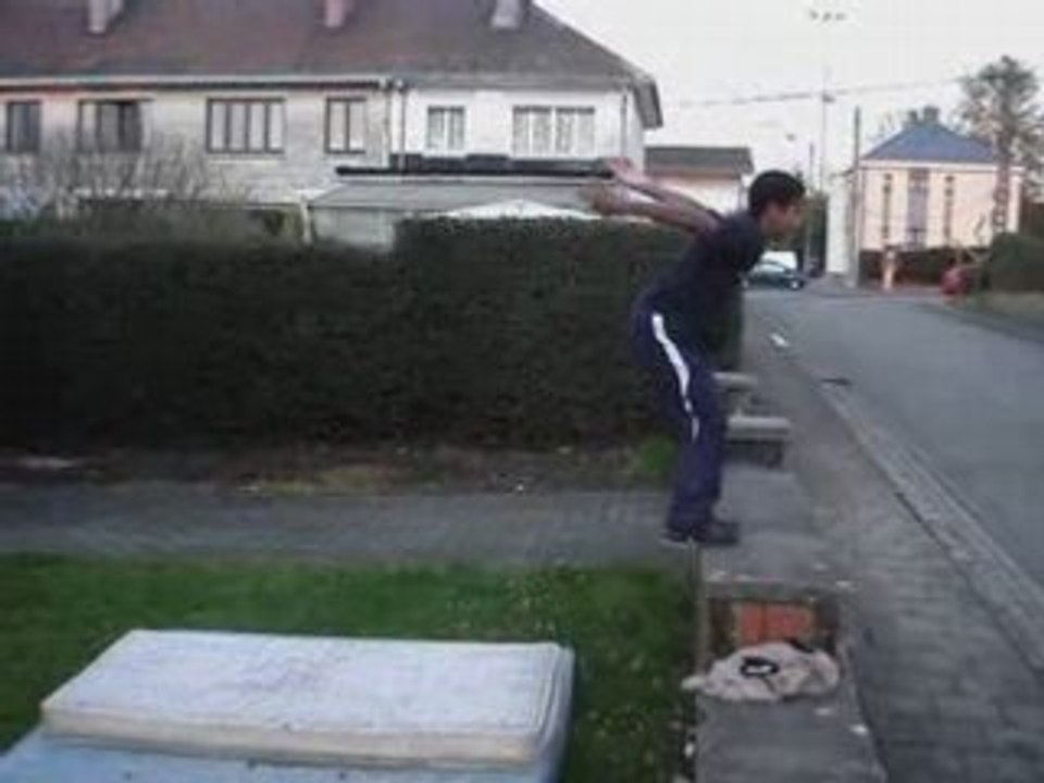 Salto arrière vrillé