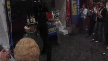 Barman-jongleur fou !:))