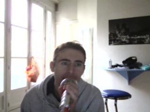 Wiwi égratigne Kao kao