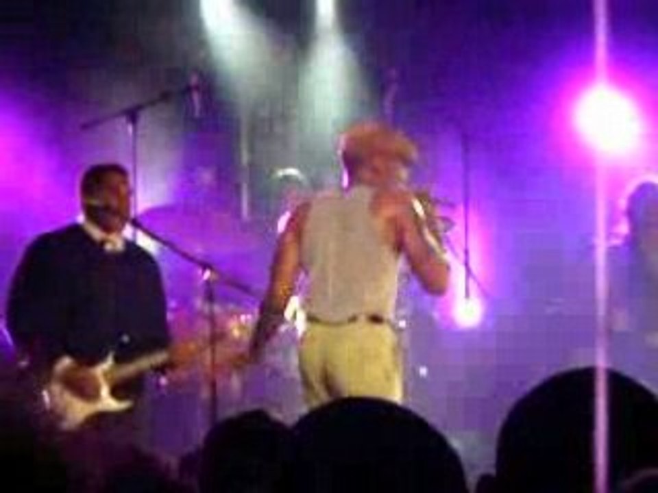 Raphael Saadiq - Staying In Love [Live In Paris]