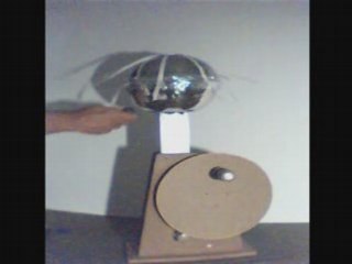 Hand Cranked Electrostatic Generator