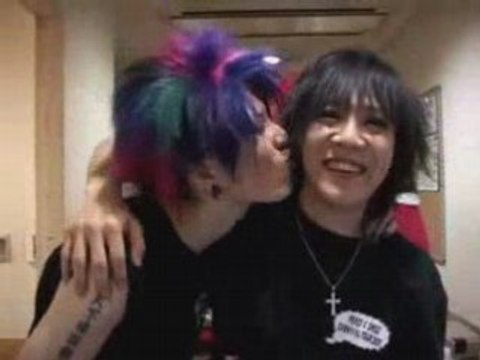 Miyavi Kiss Kai (The GazettE)