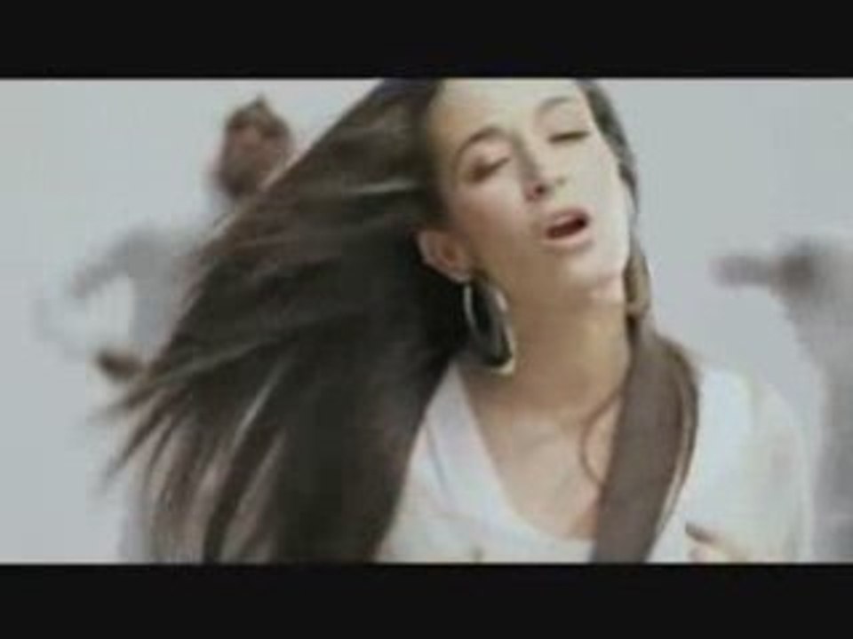 EXCLU - KENZA FARAH - J'ESSAIE ENCORE
