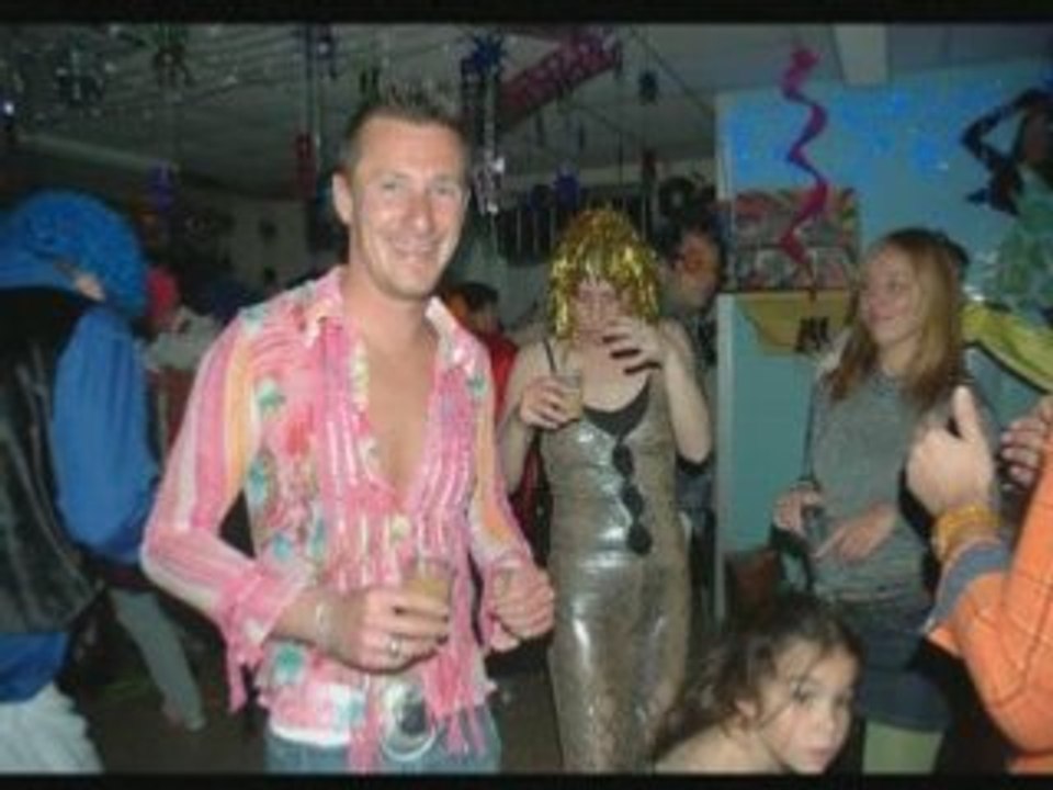 ANNI TINA 3 /sa famille et ses amis (partie 1)