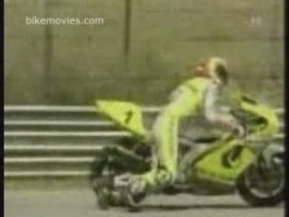 Moto stunt bikes crash