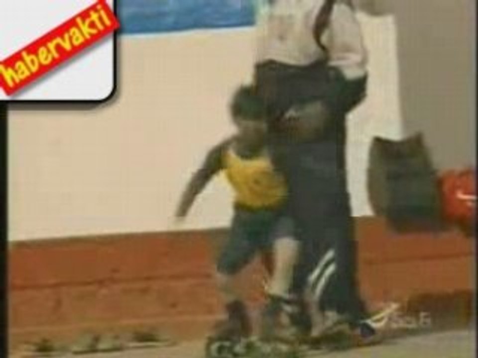 4 YASINDA LASTIK KIZ