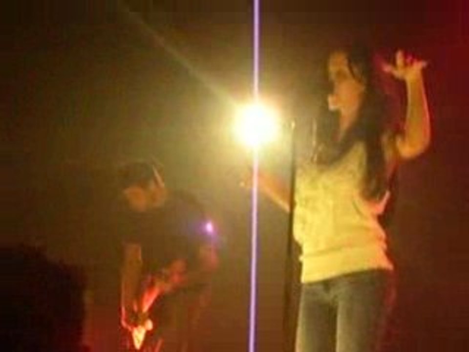 Jenifer =)Le paRfum à vals de près 14.11.2008