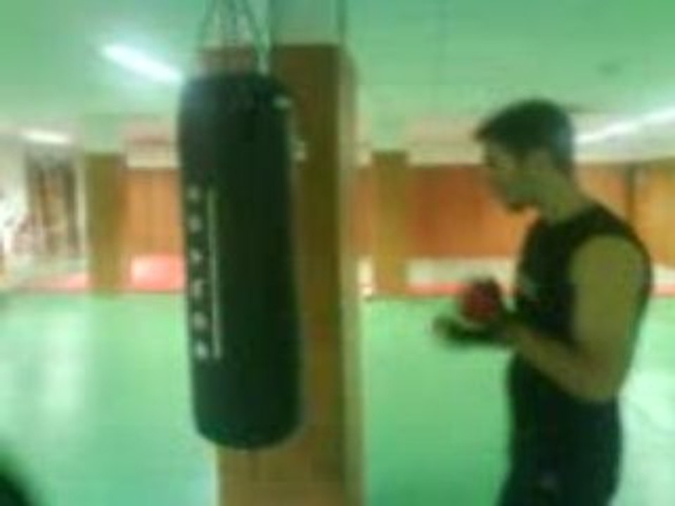 Regis fait de la boxe !!!