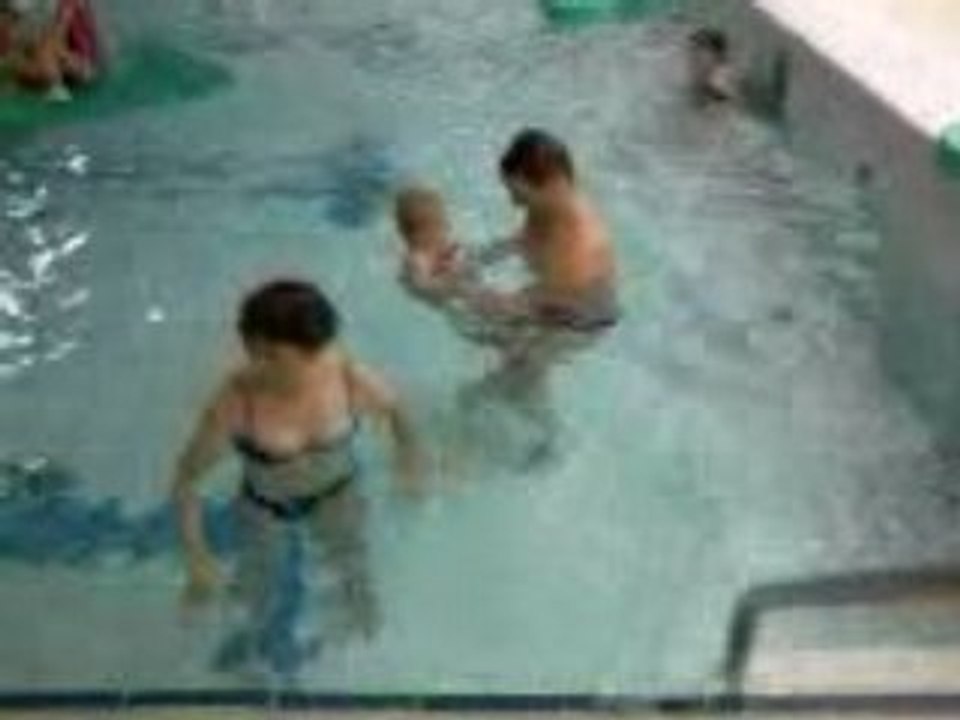 les petits poissons dans l'eau !!!( matinée piscine 2èmepart