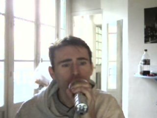 Wiwi égratigne "Poil aux yeux"