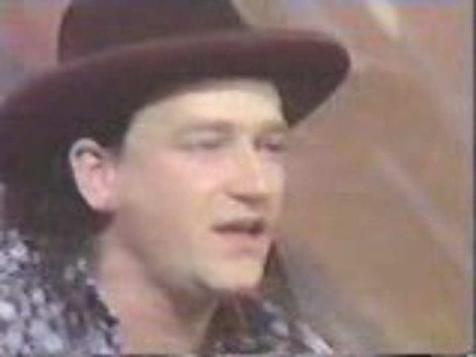 U2 - Happy Christmas (War Is Over) [Live Lennon Cover]