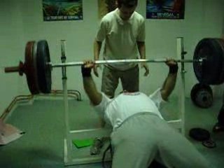 Momo,180kg  compétition au développé coucher