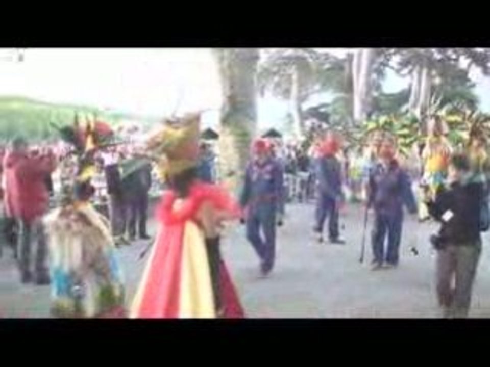 Départ parade Pont des amours