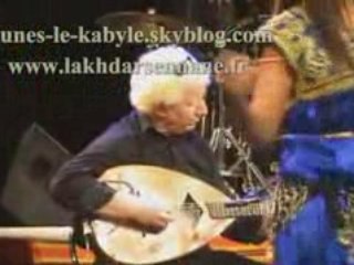 Danseuses Kabyle avec Lakdar Sennane en Concert