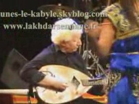 Danseuses Kabyle avec Lakdar Sennane en Concert