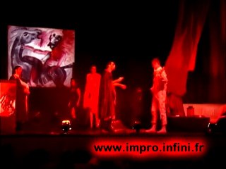 un rideau de théâtre massacré sur scène IMPRO.INFERNO