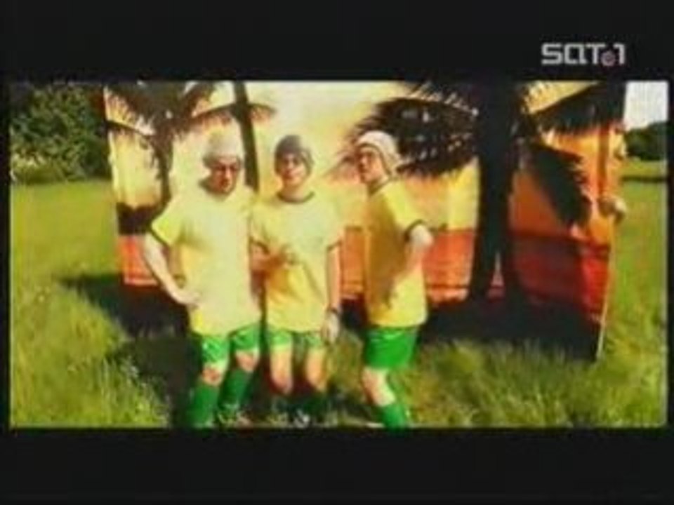 Michael Mittermeier feat. Badesalz - Walking On The Moon