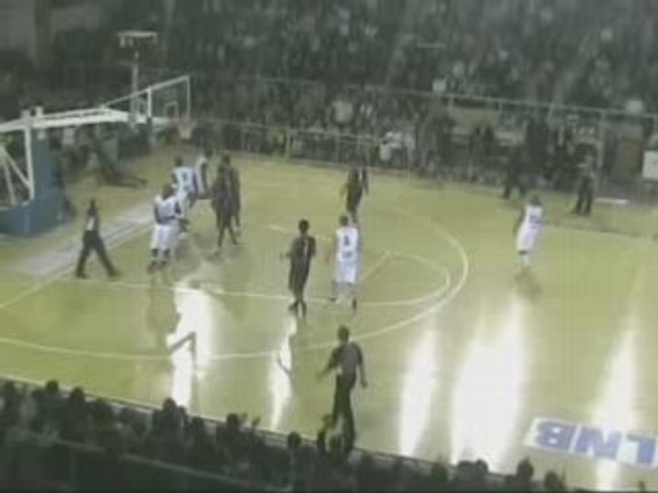 Dunk de Taj Gray Roanne Nancy